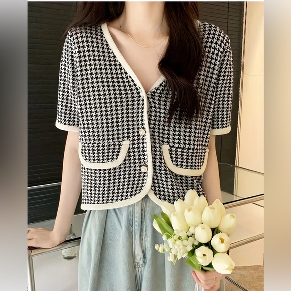 Unbranded Tops - Elegant Women's Black and White Houndstooth Button Down Shirt
